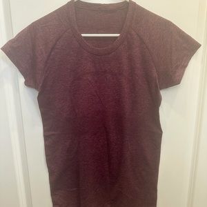 Lululemon swiftly tech short sleeve t-shirt. Maroon. Size 8